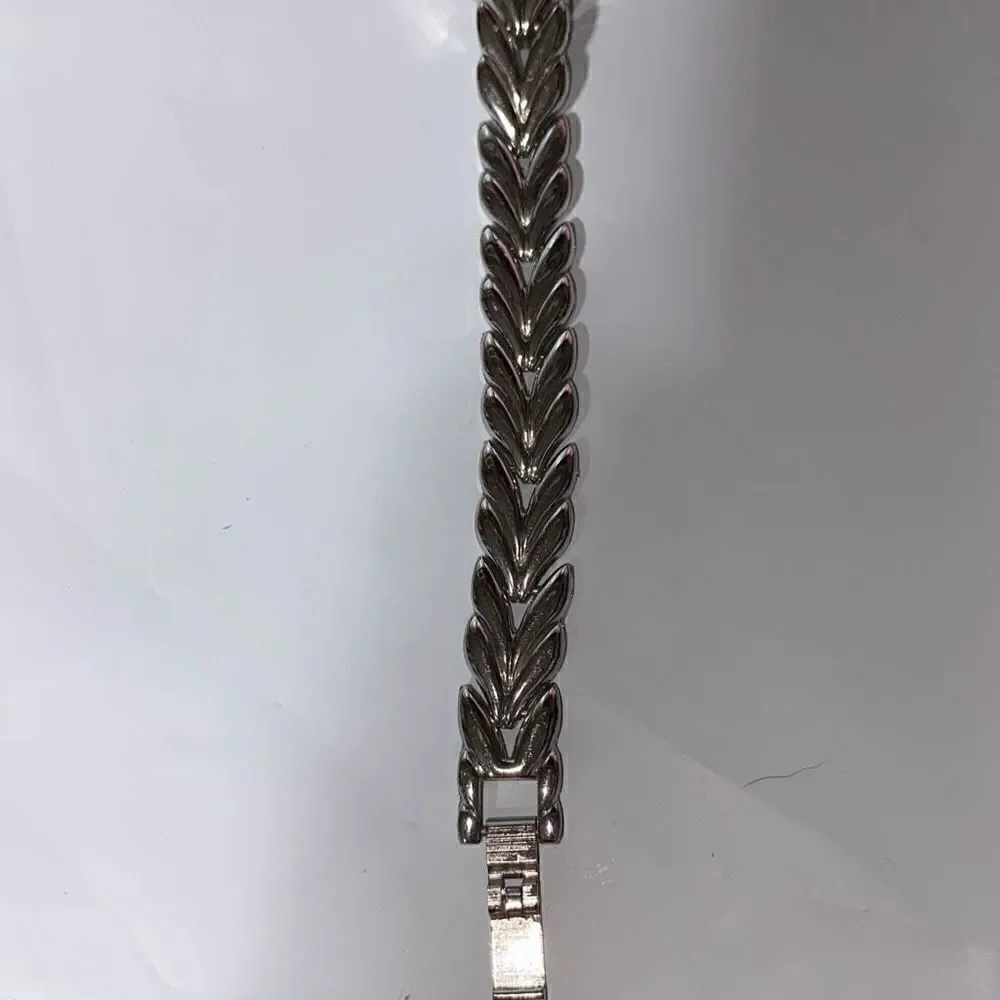 Cote d' Azur Women's Silver Rhinestone Ringed Chevron‎ Link Band Quartz Watch OS